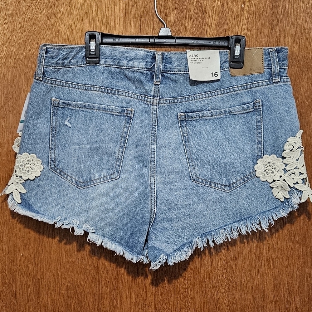 Aeropostal/vintage/ high-rise/denim shorts/ floral details/blue color/size 16 - Picture 5 of 13